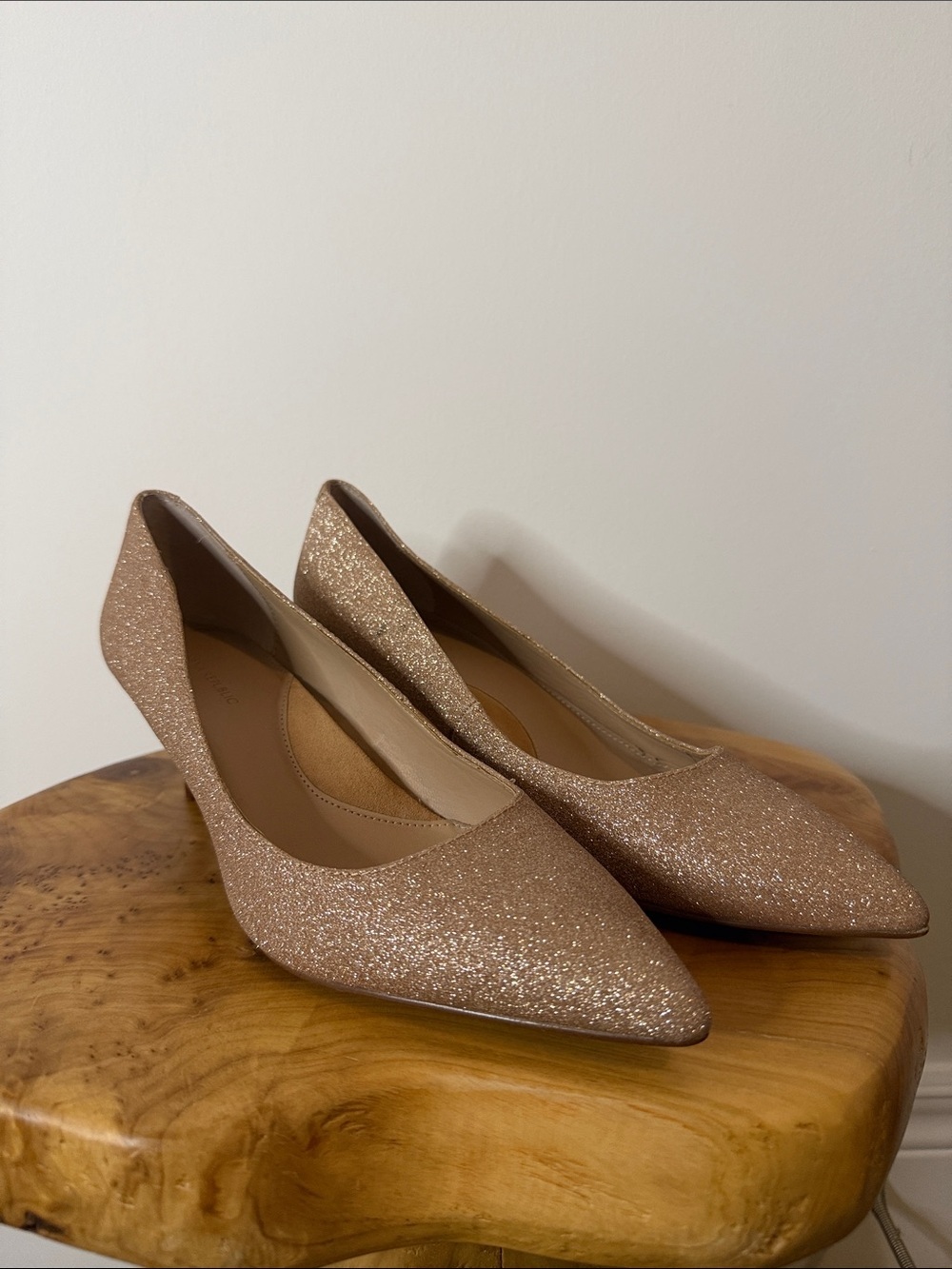 Banana Republic Glitter Pumps in Rose gold Tone